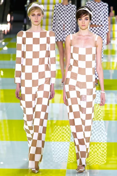 Look 25